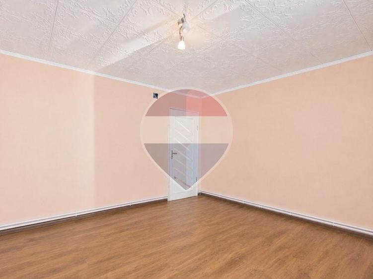 Casă individuală cu 5 camere cu Teren 1715 Mp în Merenii de Jos