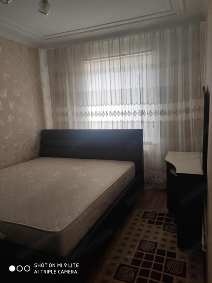 Apartament cu 3 camere decomandat în Moșilor