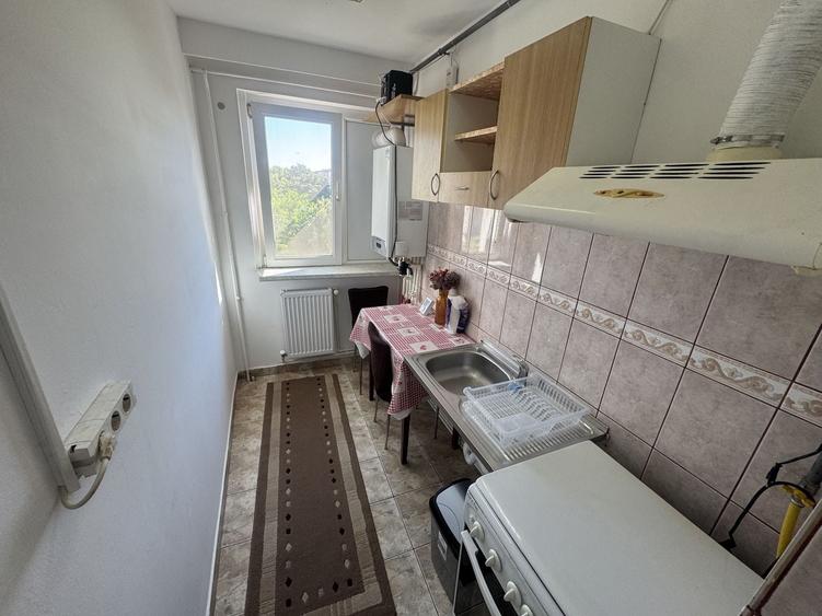 Apartament cu 2 camere semidecomandat, mobilat în Casa de Cultură
