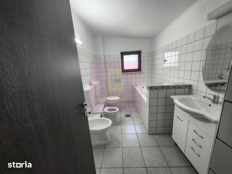 Casă cu 7 camere cu Teren 280 Mp în Rahova