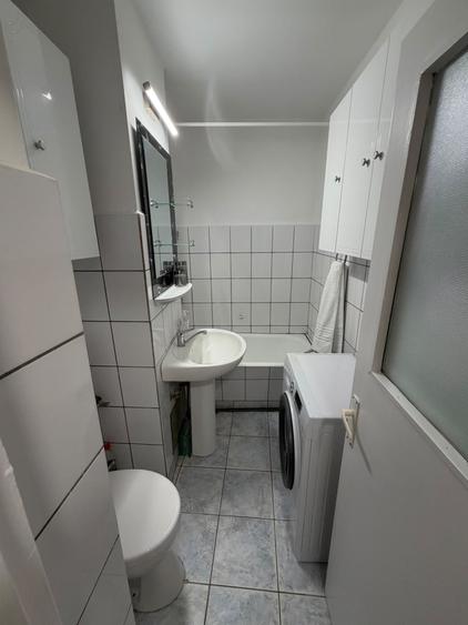 Garsonieră decomandată, mobilată în Cetate