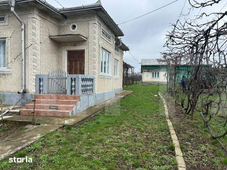 Casă cu 3 camere cu Teren 5810 Mp în Central