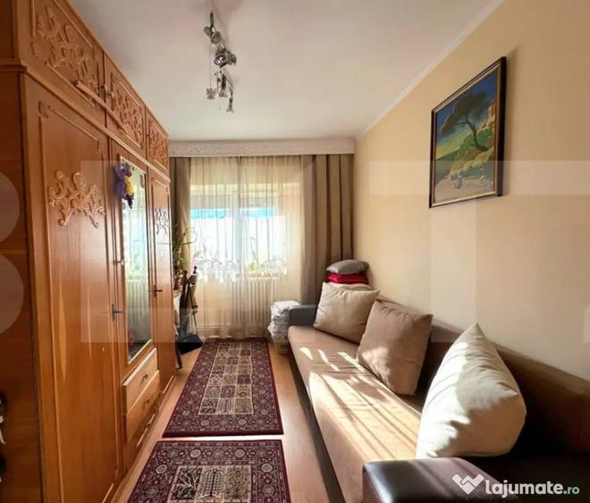 Apartament cu 6 camere decomandat în Central