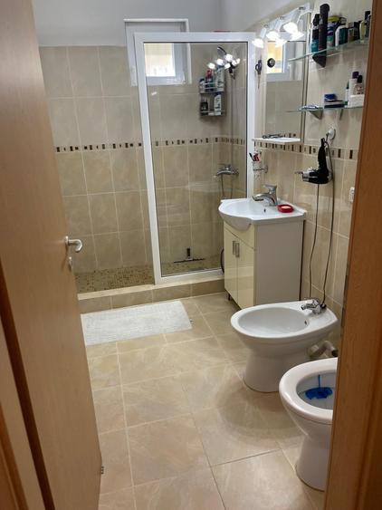 Apartament cu 3 camere decomandat în Utvin
