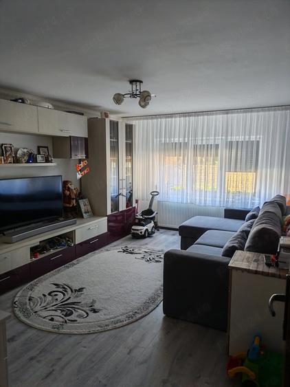 Apartament cu 3 camere decomandat în Triaj