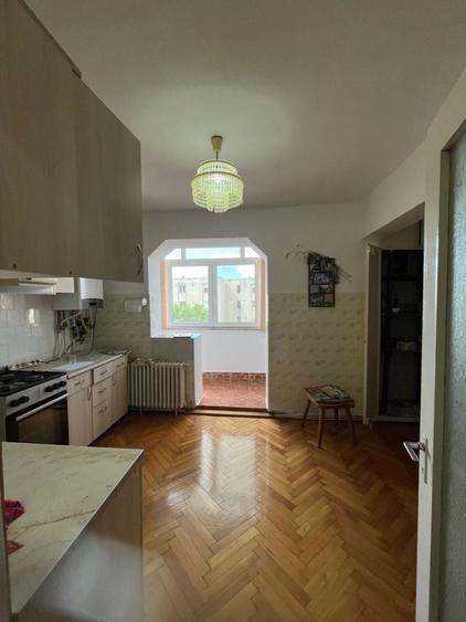 Apartament cu 4 camere în Central
