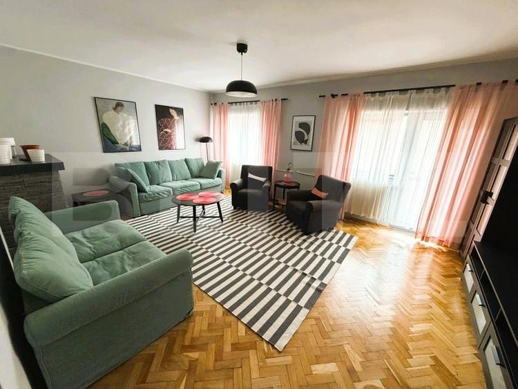 Casă individuală cu 6 camere cu Canalizare în Central