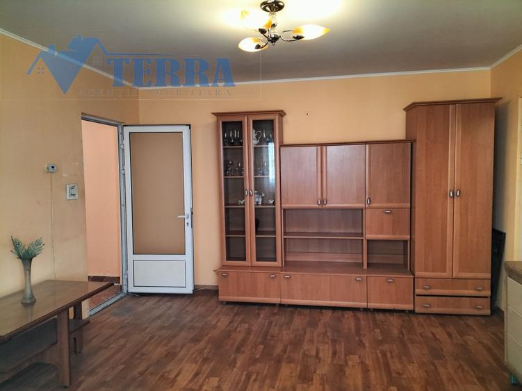 Apartament cu 2 camere semidecomandat, mobilat în Mioveni