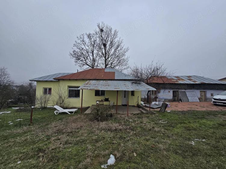 Casă cu 2 camere cu Teren 1265 Mp în Cartojani