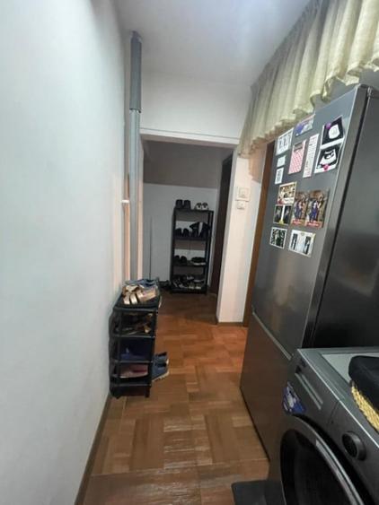 Apartament cu 3 camere semidecomandat în Craiovița Nouă