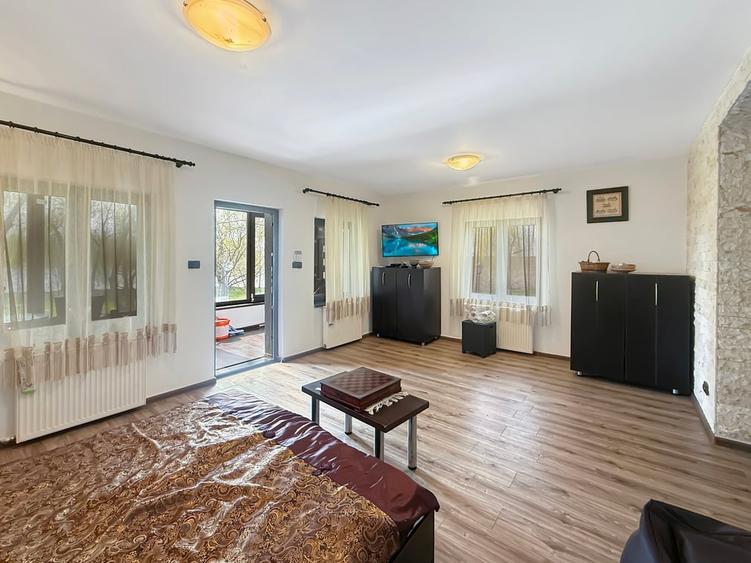 Casă individuală cu 2 camere cu Teren 1500 Mp în Livedea