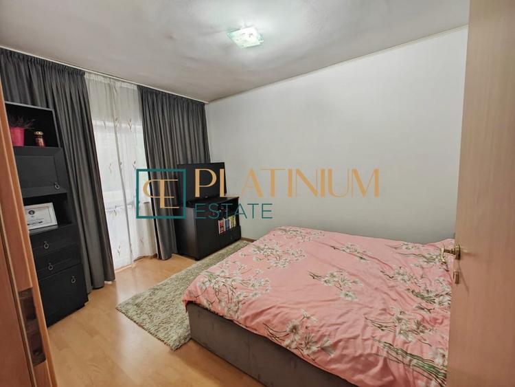 Apartament cu 3 camere semidecomandat, mobilat în Aradului