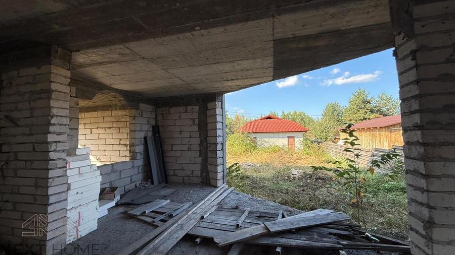 Casă cu 12 camere cu Teren 680 Mp în Podu Nărujei