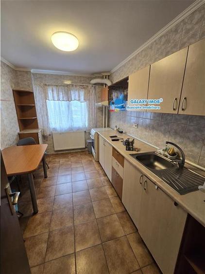 Apartament cu 4 camere decomandat, mobilat în Berceni