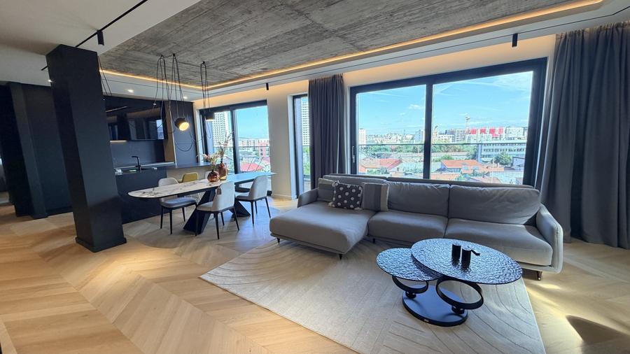Apartament cu 4 camere semidecomandat, mobilat în Central