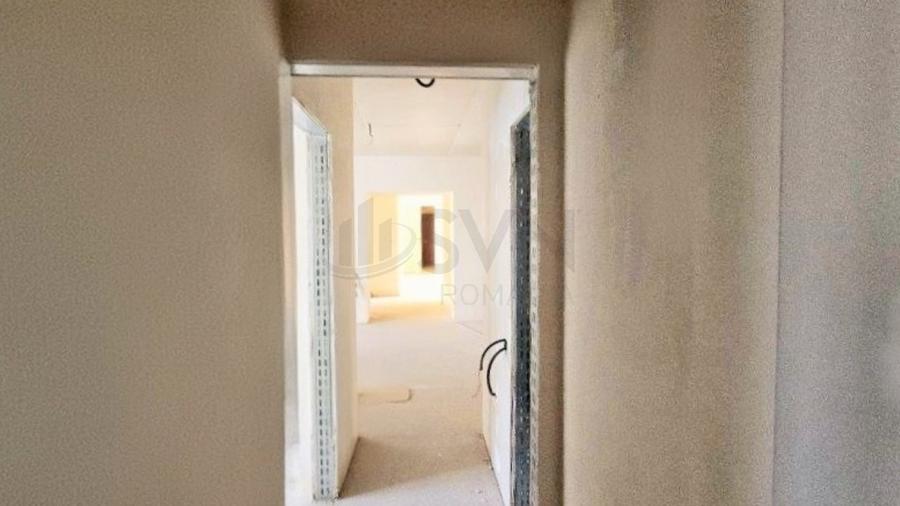 Apartament cu 4 camere semidecomandat în Mihai Bravu