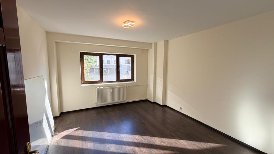 Apartament cu 4 camere decomandat în Unirii