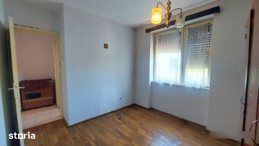 Apartament cu 3 camere semidecomandat în Est