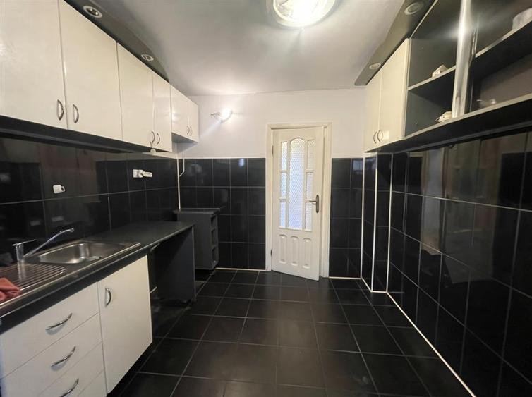 Apartament cu 3 camere decomandat în George Enescu