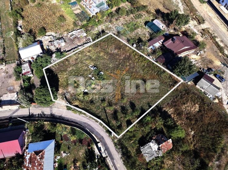 Teren Construcții intravilan de 1943 mp, în Cornești