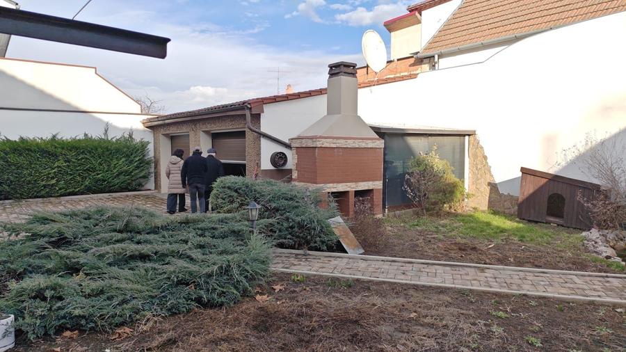 Casă individuală cu 6 camere cu Canalizare în Lipovei