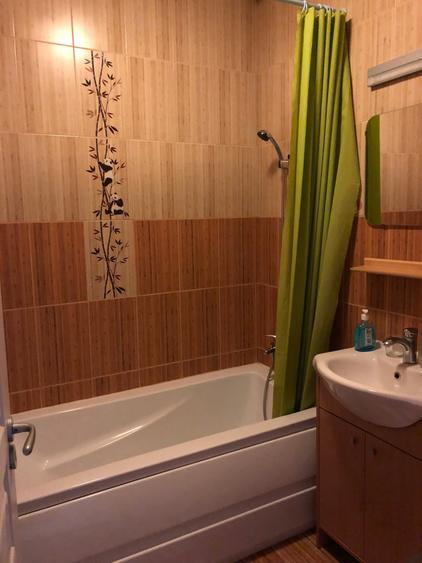 Apartament cu 3 camere semidecomandat, mobilat în Dristor