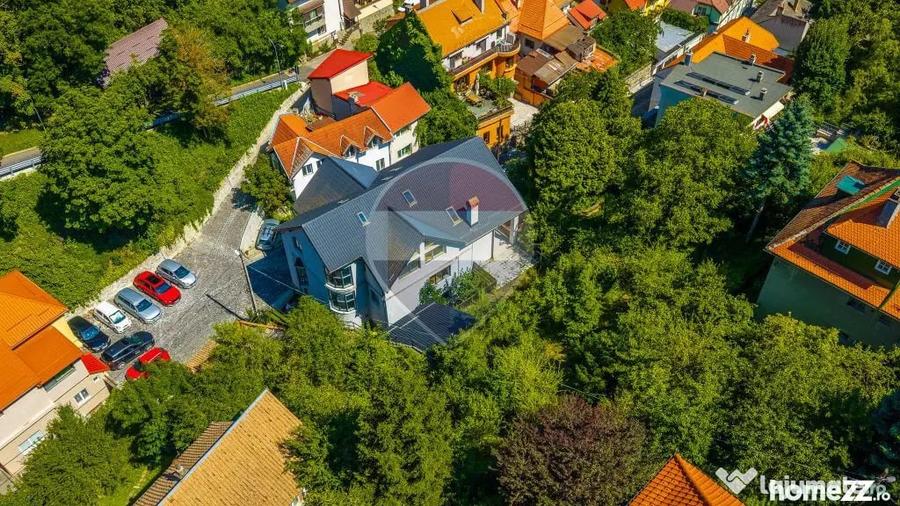 Casă cu 7 camere cu Teren 3140 Mp în Schei