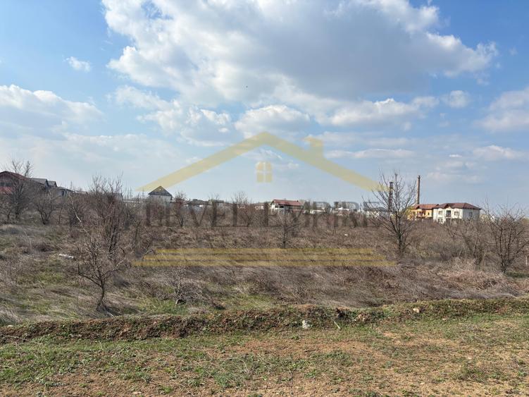 Teren Construcții intravilan de 324 mp, în Est