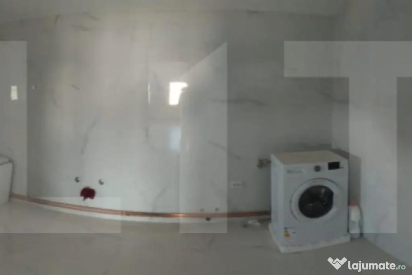 Casă cu 7 camere cu Teren 489 Mp în Central