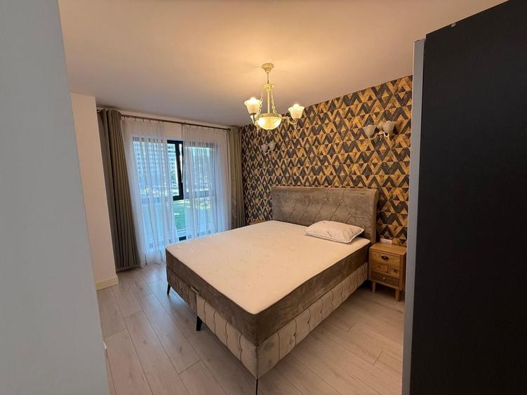 Apartament cu 3 camere semidecomandat, mobilat în Pipera