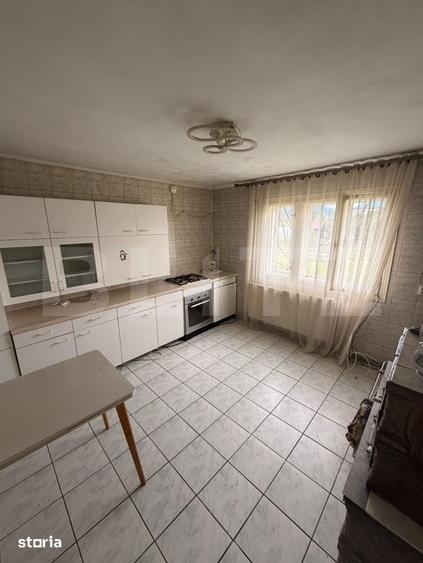Casă cu 7 camere cu Teren 671 Mp în Central