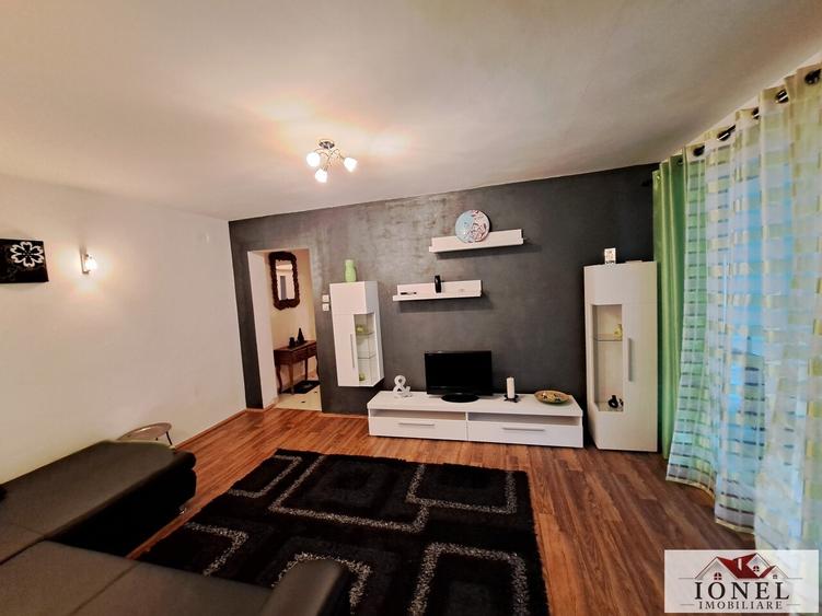 Apartament cu 4 camere semidecomandat, mobilat în Cugir
