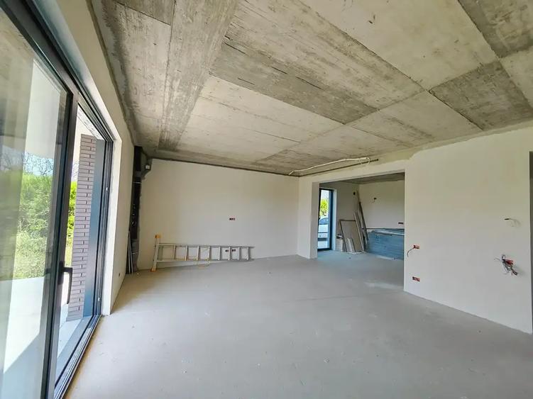 Duplex cu 4 camere cu Canalizare în Corbeanca