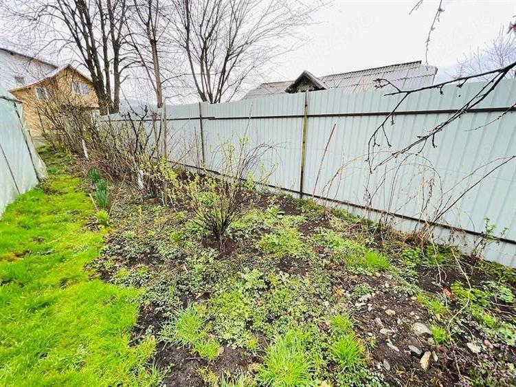 Casă individuală cu 7 camere cu Teren 750 Mp în Central