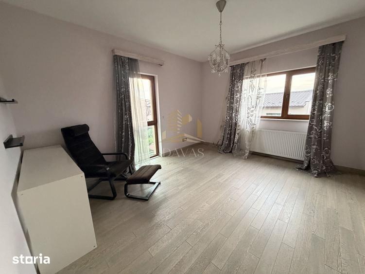 Casă cu 5 camere cu Teren 500 Mp în Gruia