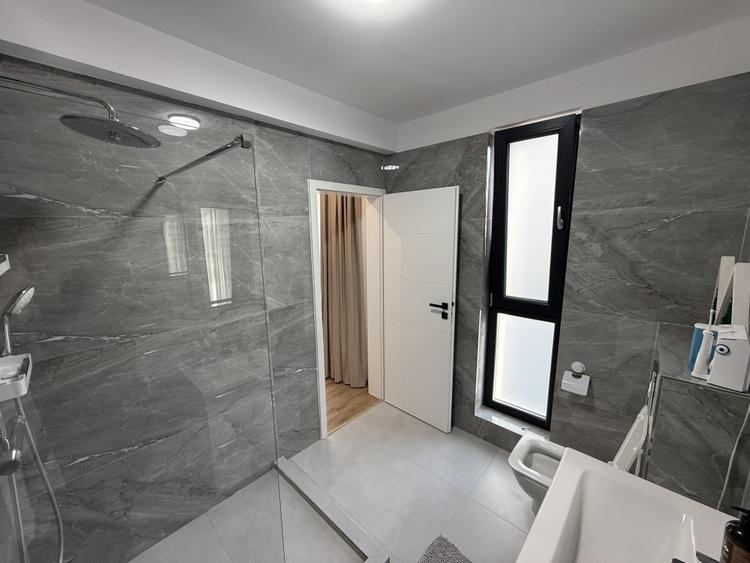 Casă cu 4 camere cu Teren 156 Mp în 1 Decembrie