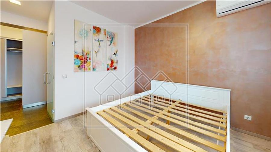 Penthouse cu 4 camere decomandat în Ștrand