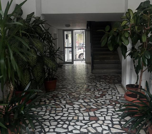 Apartament cu 4 camere în Decebal