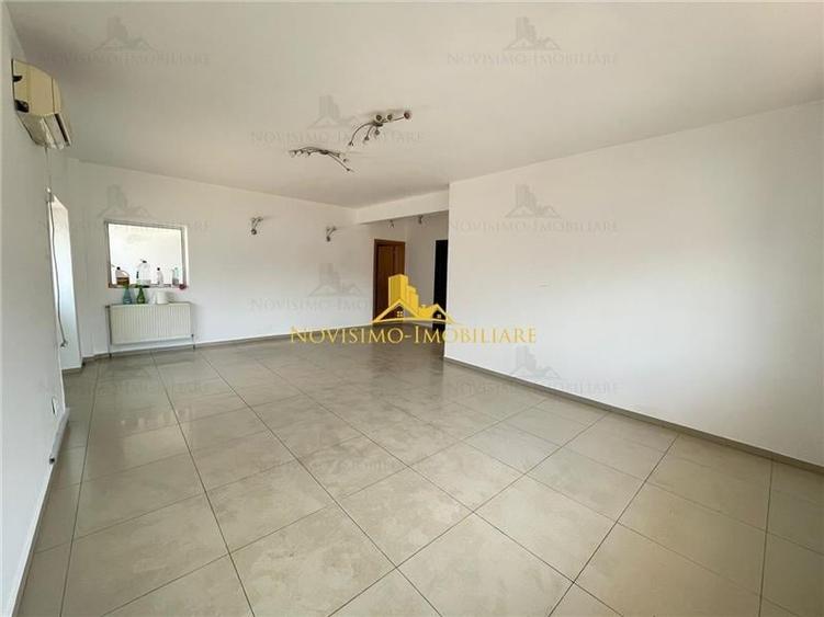 Casă individuală cu 7 camere cu Teren 300 Mp în Central