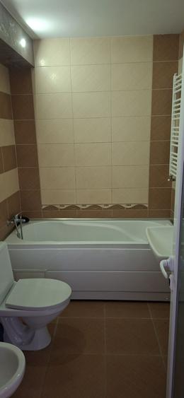 Apartament cu 3 camere decomandat în Nicolina