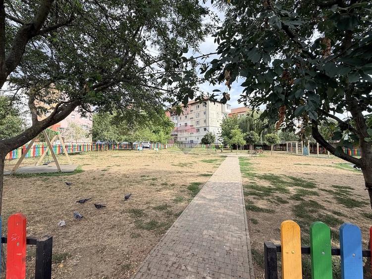 Apartament cu 2 camere decomandat în Vitrometan