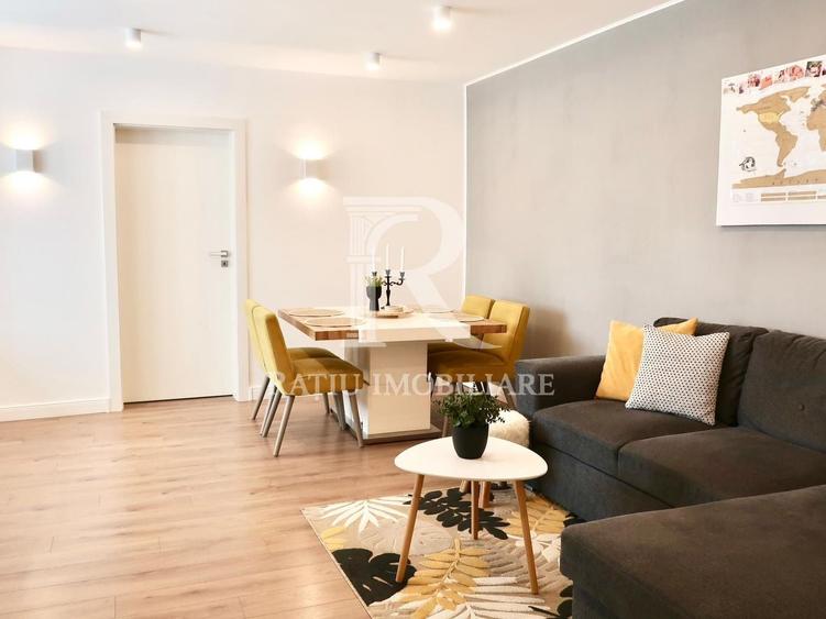 Apartament cu 3 camere semidecomandat, mobilat în Sud