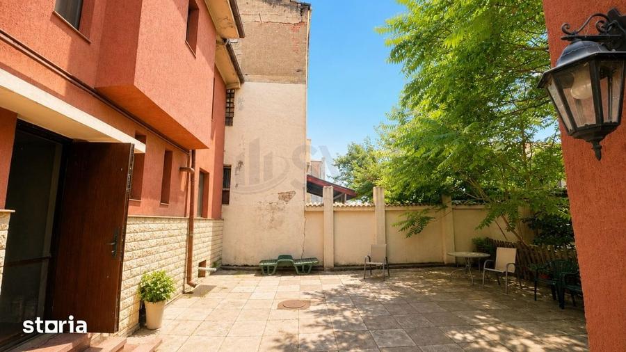 Casă cu 6 camere cu Teren 258 Mp în Militari