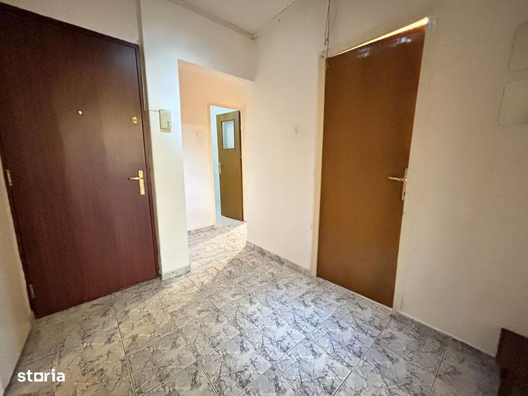 Apartament cu 3 camere decomandat, mobilat în Titan