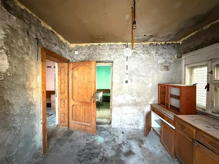 Casă cu 2 camere cu Teren 757 Mp în Oșorhei