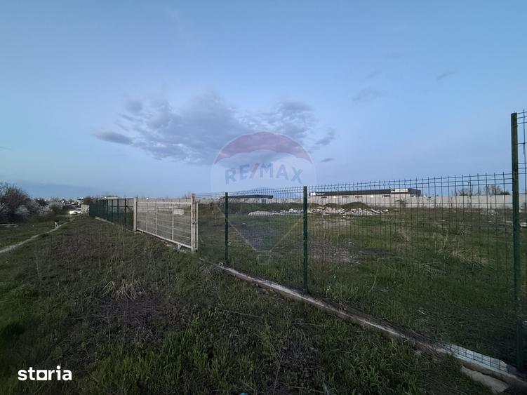 Teren de 3630 mp, în Central