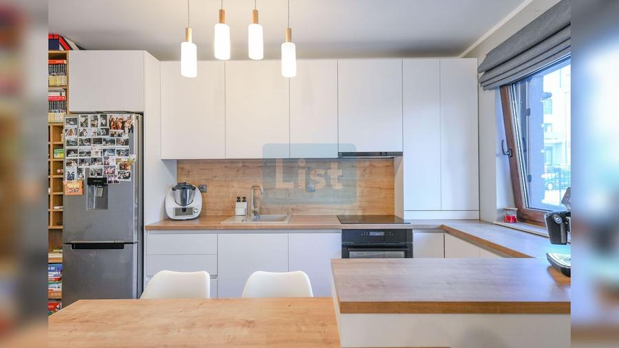 Apartament cu 3 camere semidecomandat, mobilat în Europa