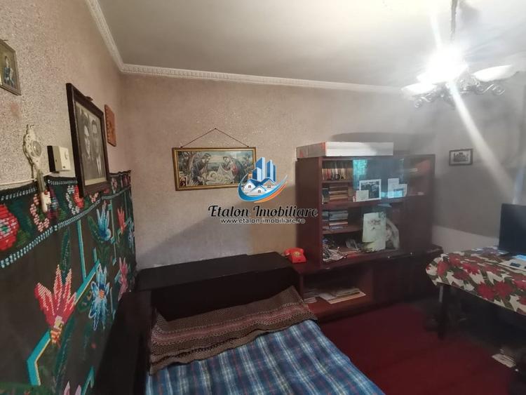 Apartament cu 4 camere semidecomandat în Periferie