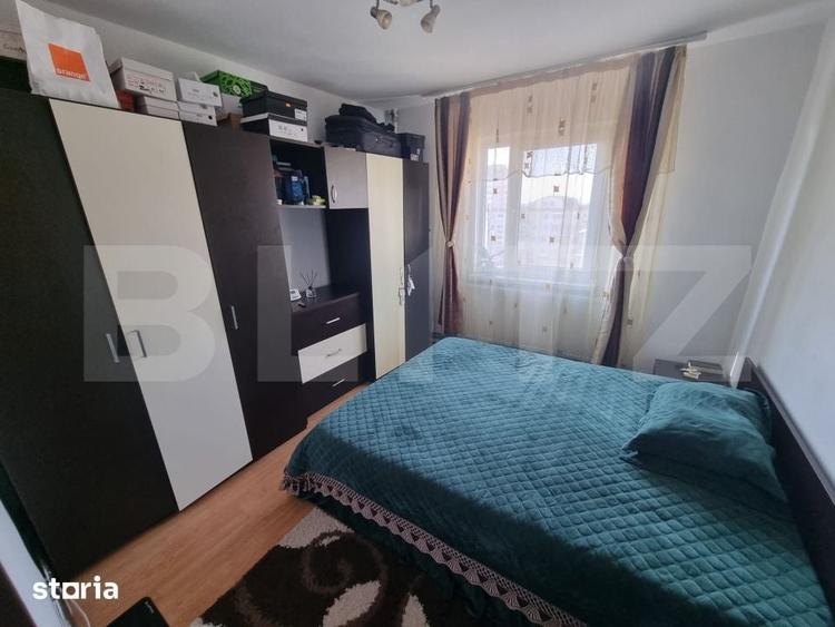 Apartament cu 3 camere semidecomandat, mobilat în Craiovița Nouă