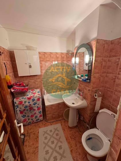 Apartament cu 3 camere decomandat în Est